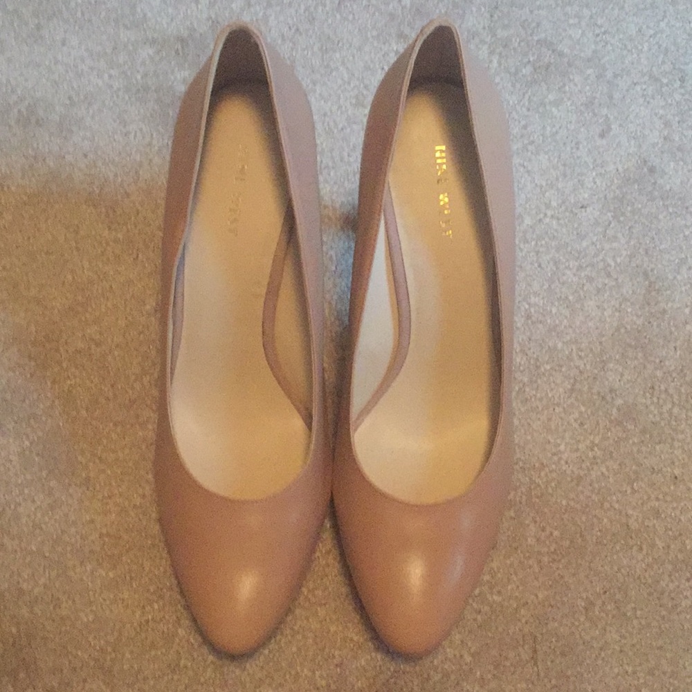 Brand new tan Nine West high heels.